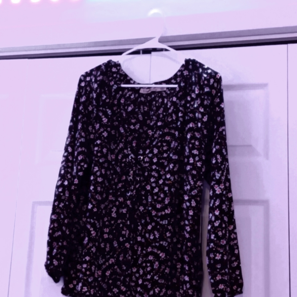 Liberty Love. Lady blouse. Size XL. Color Black background with flowers printed.